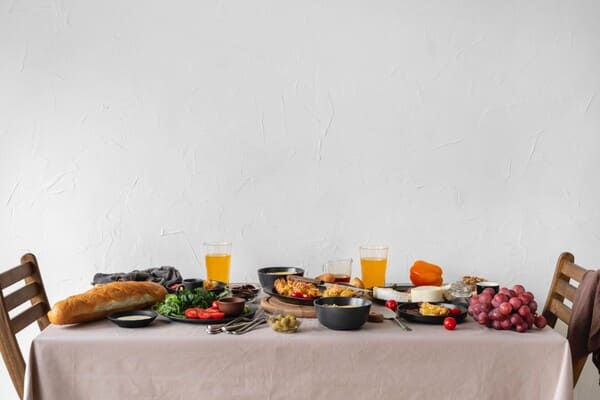 Mesa con ingredientes y utensilios